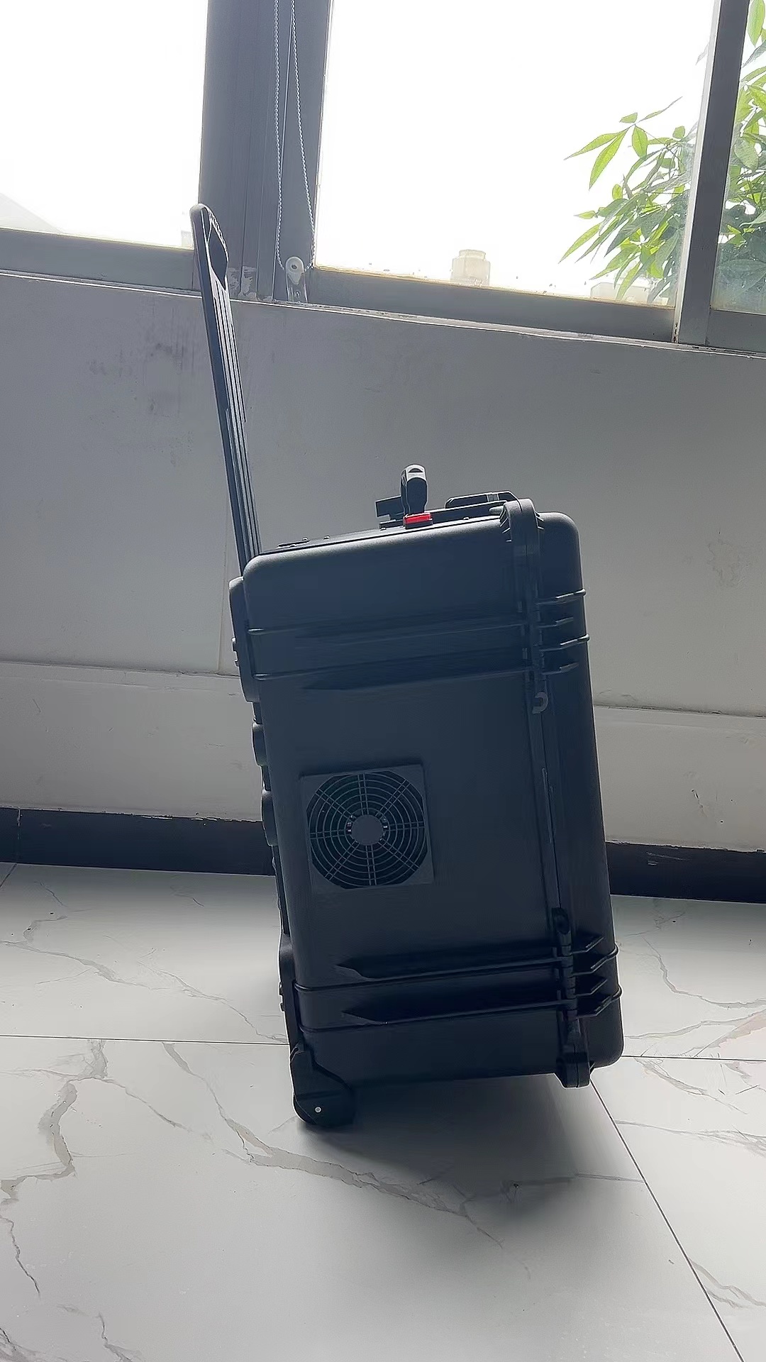 尉犁手拉箱型移动通信干扰器